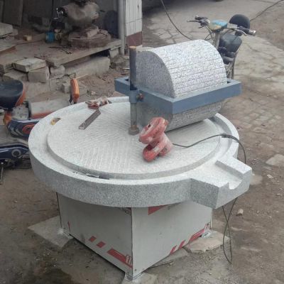 老式家用电动磨面石碾子雕塑