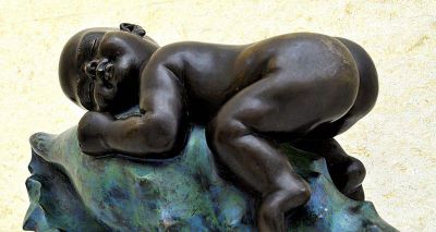 公园趴在石头上睡觉的小男孩景观铜雕儿童雕