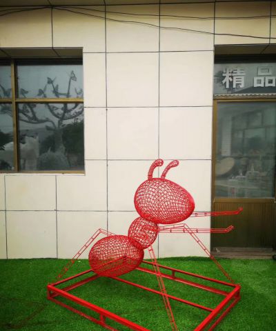 广场花园景区摆放红色铁艺网格不锈钢蚂蚁雕塑