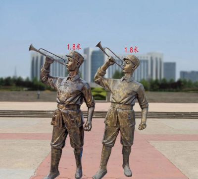 景区吹号角的铜铸八路军雕塑