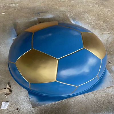 玻璃钢足球半圆雕塑 足球运动协会美陈摆件