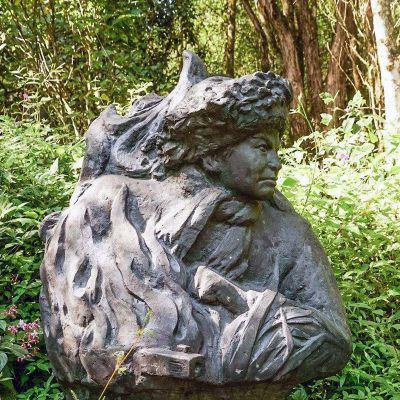 英雄邱少云石雕半身像抗战雕塑