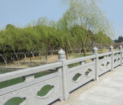 河道拱桥上大理石栏杆扶手