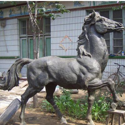 行走的马儿，铸铜动物马雕塑
