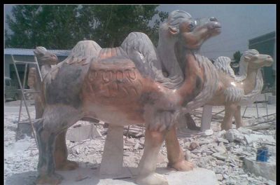 街道边摆放的花岗岩创意骆驼雕塑