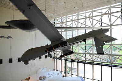 室内悬挂在空中的不锈钢仿真飞机模型飞机雕塑