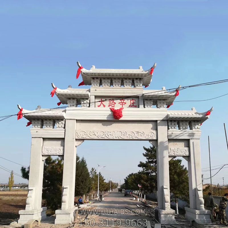 大路辛庄村口摆放汉白玉石雕牌楼雕塑