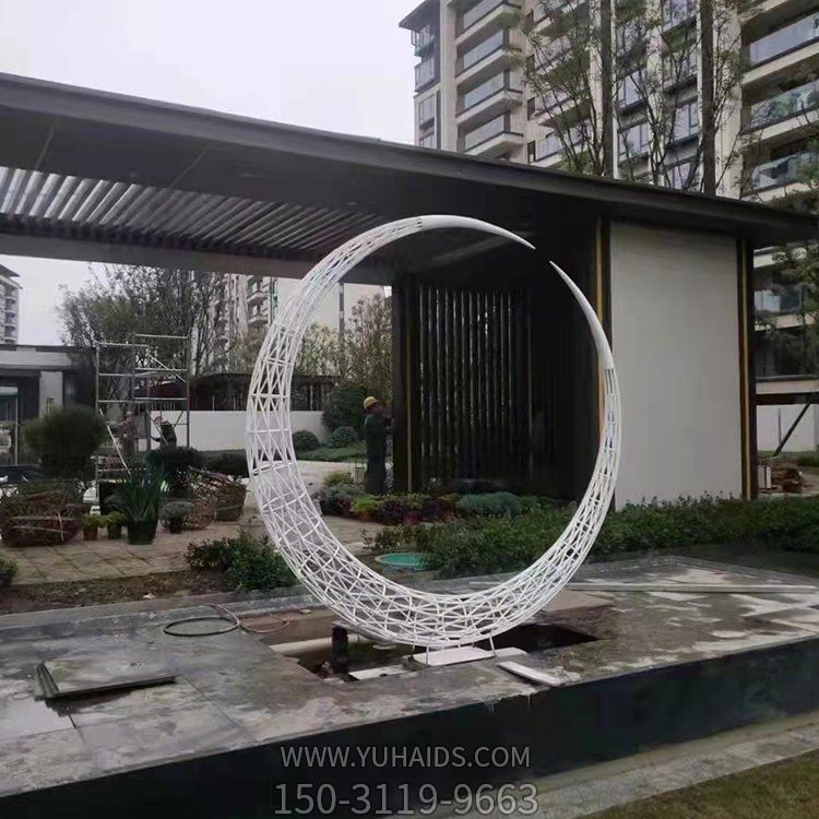 镂空月牙形状 大型摆件 广场不锈钢雕塑定制 