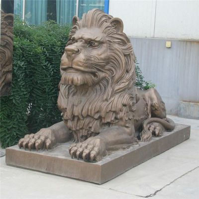 景区酒店门前摆放动物铜狮子雕塑