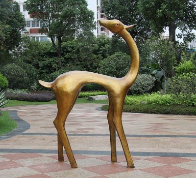 公园不锈钢仿铜扭头的梅花鹿雕塑