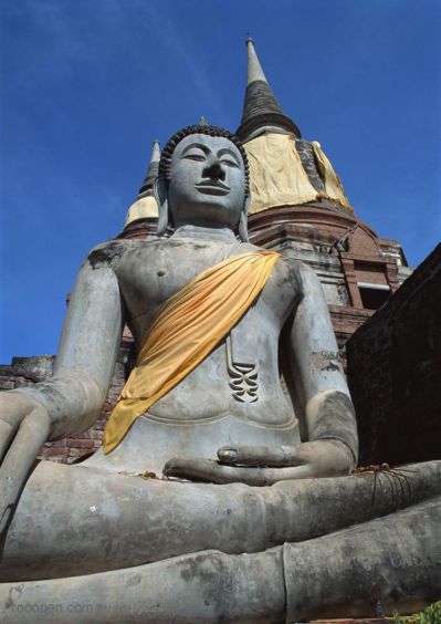 城市创意风趣青石石雕坐着的如来佛祖雕塑
