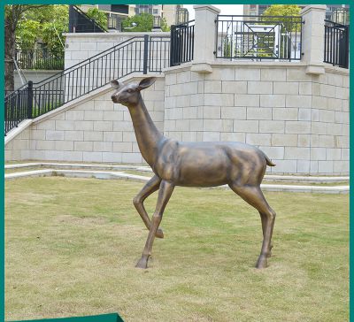 公园景区玻璃钢创意行走的鹿雕塑