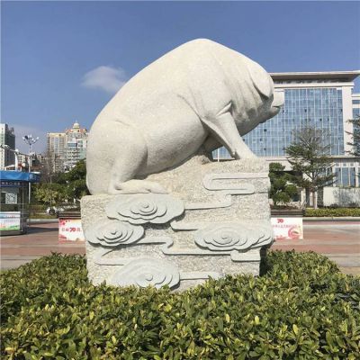 城市广场摆放天然石材砂岩青石雕刻生肖猪雕塑