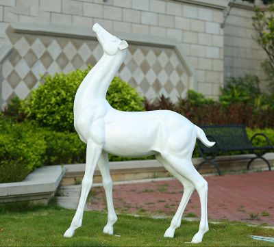 广场玻璃钢户外景观白色鹿雕塑