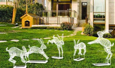 别墅五只不锈钢玩耍的兔子雕塑