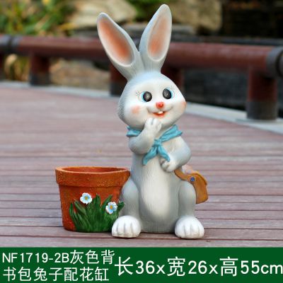儿童影院一只灰色背书包的玻璃钢兔子雕塑