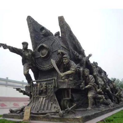 景区摆放玻璃钢仿铜火车头八路战士人物红色文化主题雕塑