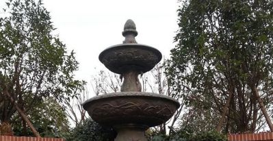 花园广场摆放玻璃钢仿铜喷泉雕塑
