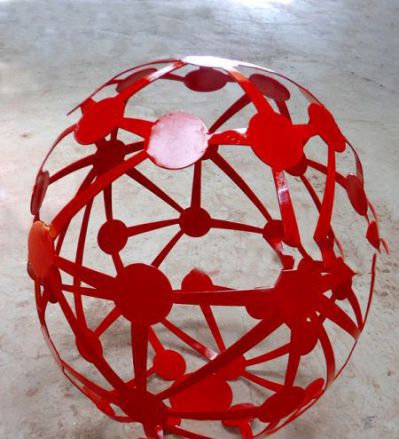 公园创意抽象红色镂空球雕塑