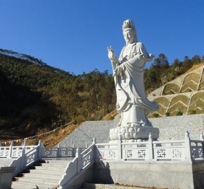 景区摆放大理石浮雕滴水观音雕像