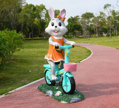 学校游乐园骑车兔子玻璃钢雕塑
