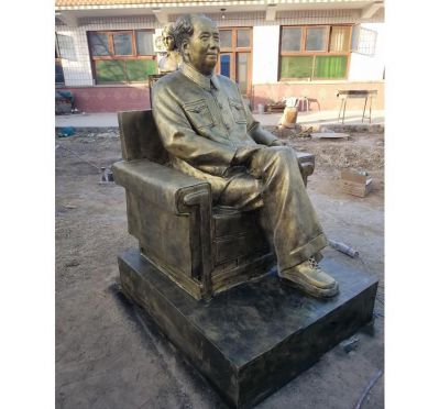 广场铜雕坐着的毛主席雕塑