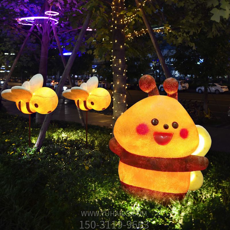 公园草丛插电源发亮卡通小蜜蜂玻璃钢雕塑