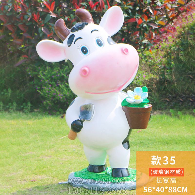 公园一只拿花盆站立的玻璃钢牛雕塑