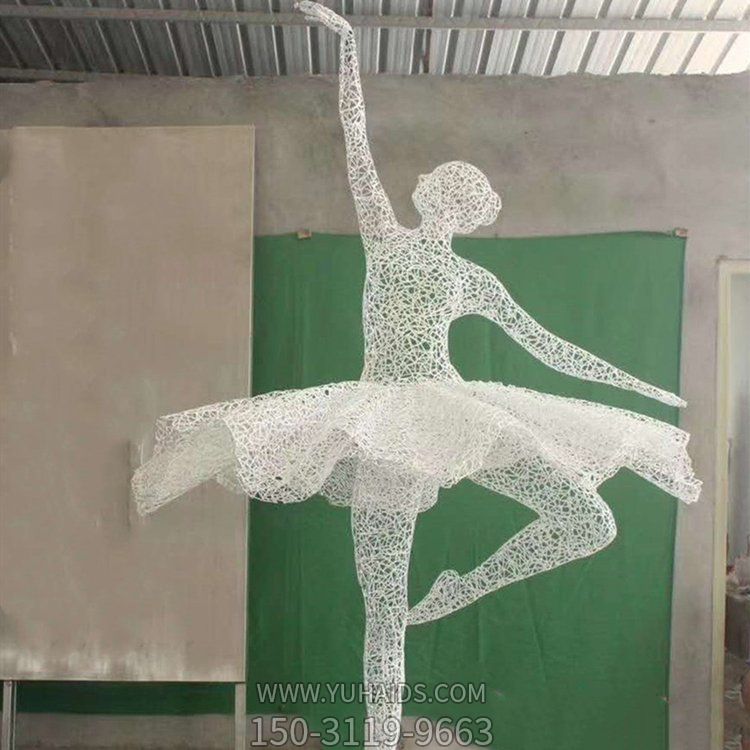 不锈钢镂空铁艺网格芭蕾舞女孩雕塑