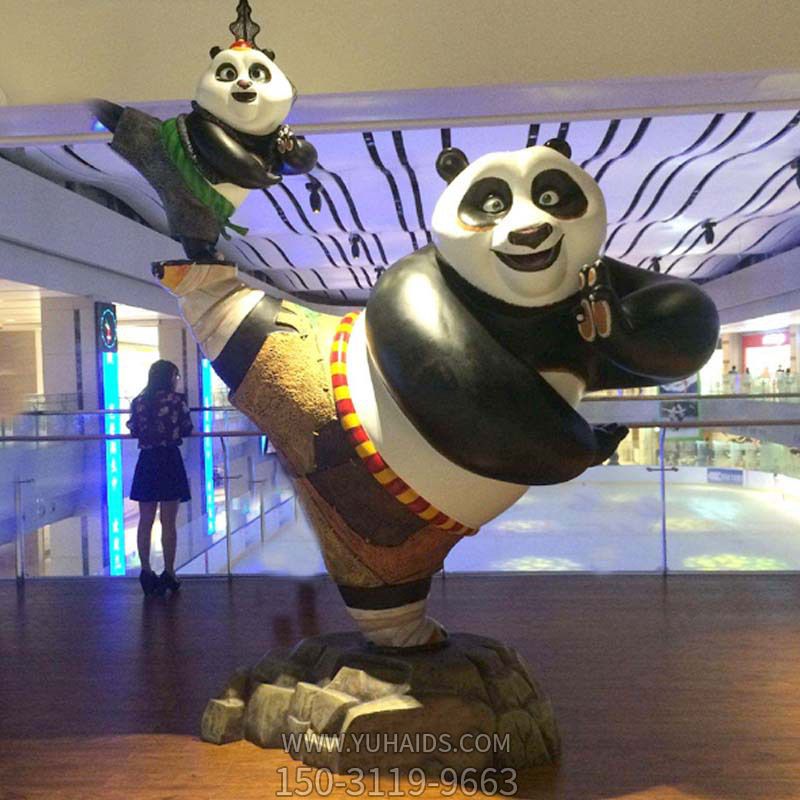 在影院商场门口摆放卡通功夫熊猫玻璃钢雕塑