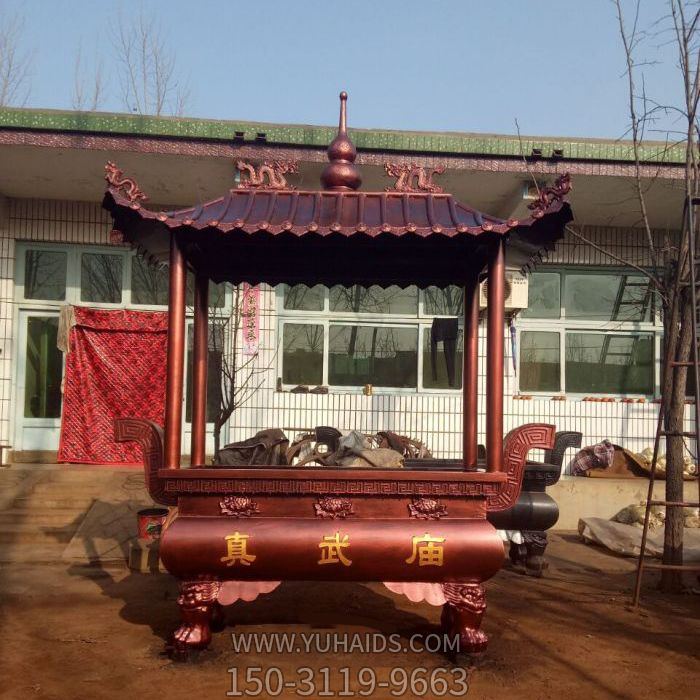 真武庙摆放四柱宝盖铸铜香炉雕塑