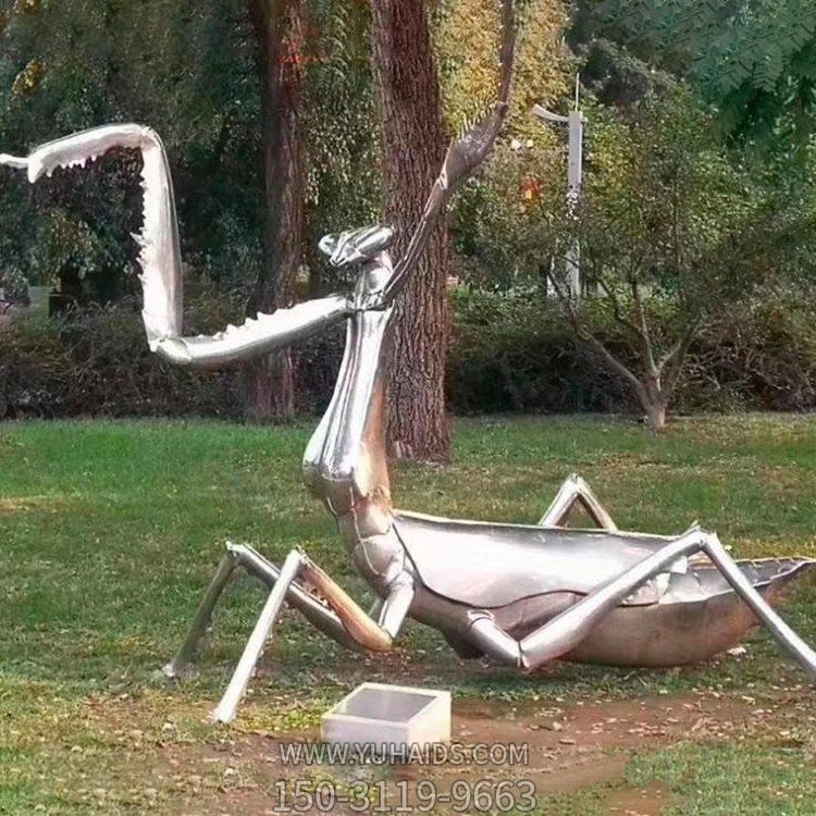 户外公园大型昆虫景观不锈钢镜面螳螂雕塑