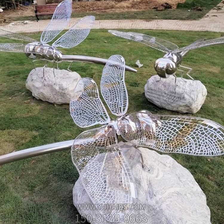 不锈钢抽象镂空动物蜻蜓雕塑
