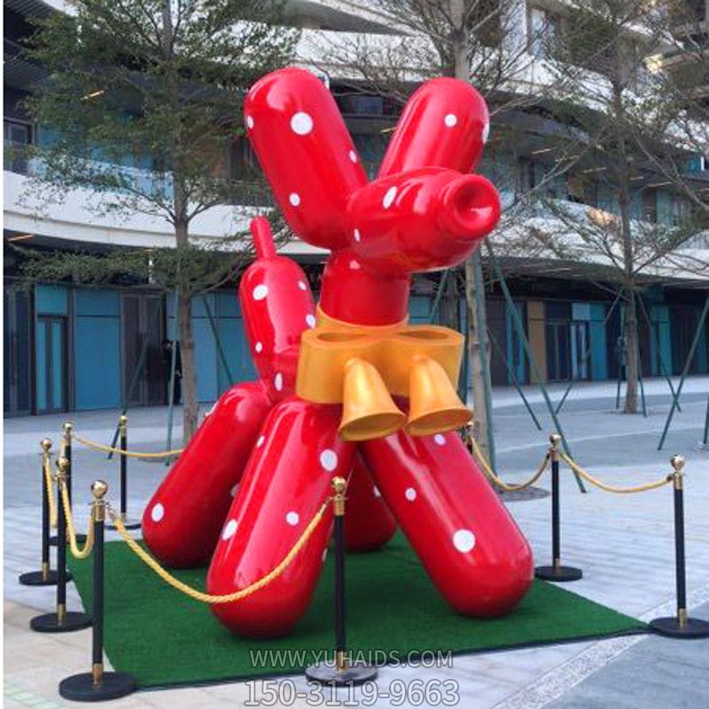 商场街道摆放的带铃当的玻璃钢彩绘气球狗雕塑
