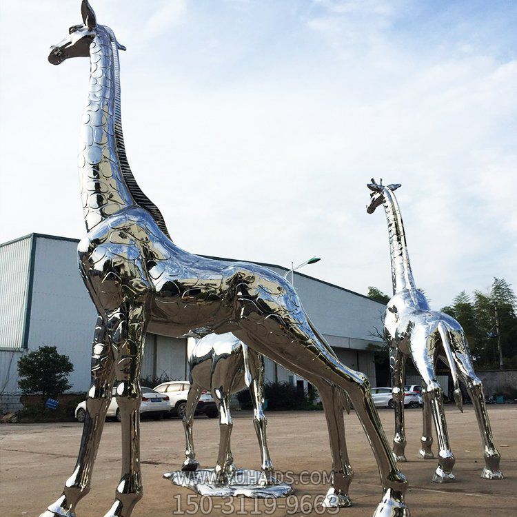 动物园景区不锈钢镜面大型抽象动物长颈鹿雕塑