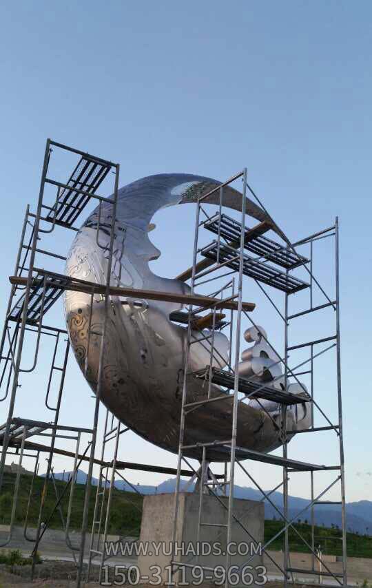 户外公园大型不锈钢创意月亮雕塑