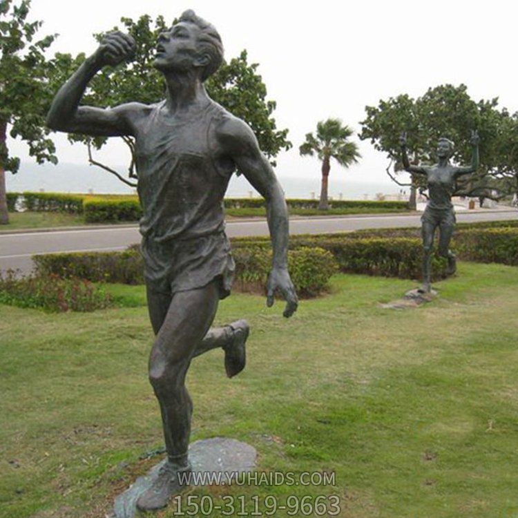 城市公园摆放玻璃钢仿铜跑步运动人物雕塑