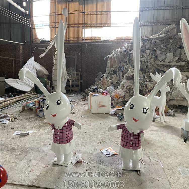 商场摆放玻璃钢彩绘两只兔子小品雕塑