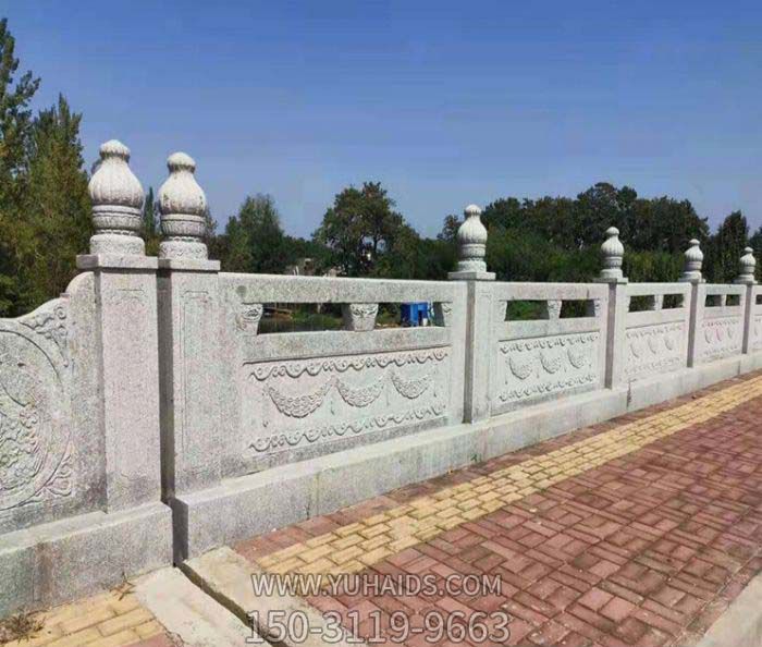 桥上雕刻花纹镂空防护栏杆雕塑
