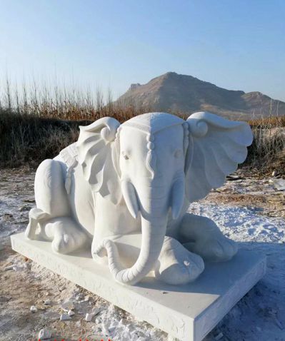 公园景区大型汉白玉石雕卧着的大象雕塑