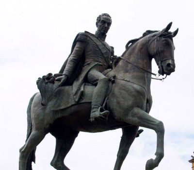公园景区的西方人物铜雕骑马雕塑