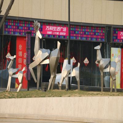 城市广场草坪摆放不锈钢几何鹿动物小品雕塑