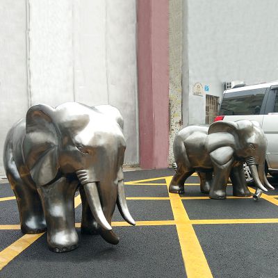 景区公园不锈钢两只行走的大象雕塑