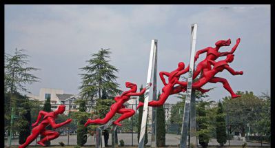 公园不锈钢抽象赛跑人物景观雕塑