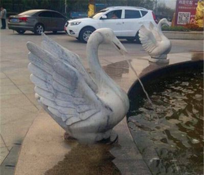 公园池塘大理石喷水吐水天鹅雕塑