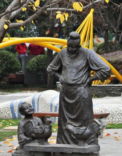 古代人物铜雕斗鸡雕塑