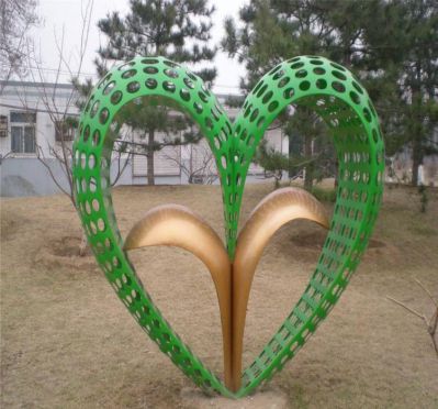 户外景区创意不锈钢镂空绿色爱心雕塑