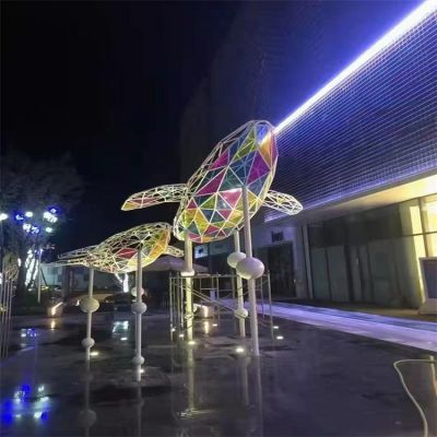 广场创意不锈钢镂空彩绘网格照明鲸鱼雕塑
