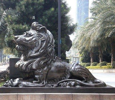 景区创意不锈钢仿铜卧着的大型狮子雕塑