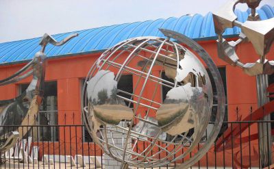 公园创意镜面白钢镂空地球仪雕塑